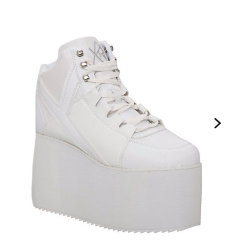 Brand New YRU Qozmo Hi white size 9 (women)